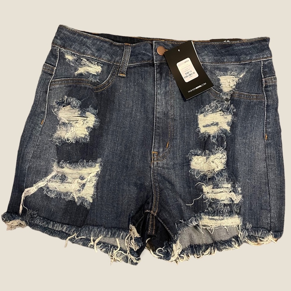 NWT Fashion Nova highrise distressed shorts size 13/ L
